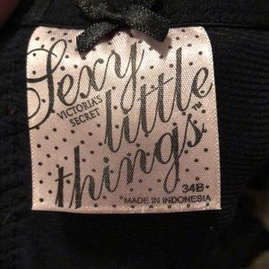 Victoria Secret’s 34B bra/lingerie